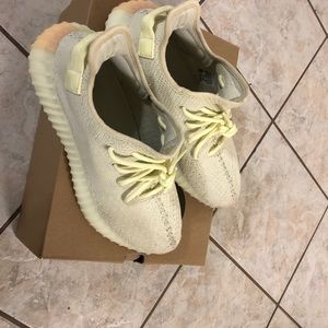 Gently Worn Yeezy Boost 350 V2 / Butter